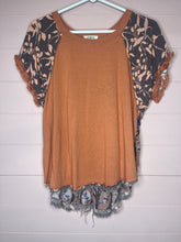 Load image into Gallery viewer, Small Umgee Orange Boho Floral Print Short Sleeve Top

