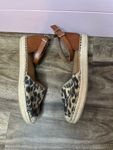 Load image into Gallery viewer, Size 10 Old Navy Leopard Print Espadrille Flat Sandals
