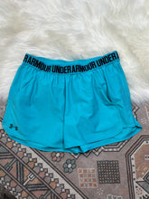 Load image into Gallery viewer, Large Under Armour Loose Fit Blue Shorts
