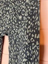 Load image into Gallery viewer, Small Spanx Look At Me Now Seamless Leopard Leggings
