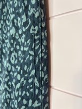 Load image into Gallery viewer, Small Spanx Look At Me Now Seamless Leopard Leggings
