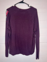 Load image into Gallery viewer, Large Under Armour Long Sleeve T-Shirt

