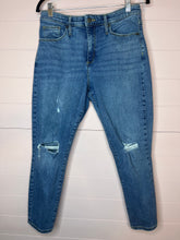 Load image into Gallery viewer, 12/31R Universal Thread Skinny Jeans
