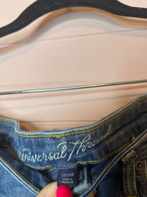Load image into Gallery viewer, 12/31R Universal Thread Skinny Jeans
