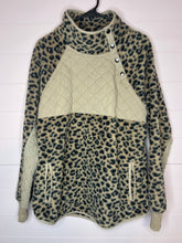 Load image into Gallery viewer, XL Abercrombie &amp; Fitch Leopard Quilted Pull Over
