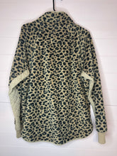 Load image into Gallery viewer, XL Abercrombie &amp; Fitch Leopard Quilted Pull Over
