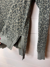 Load image into Gallery viewer, Large Wallflower Leopard Sweatshirt
