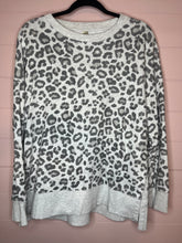 Load image into Gallery viewer, XL Green Tea Leopard Sweatshirt
