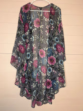 Load image into Gallery viewer, 5/6X Torrid Floral Metallic Plus Size Chiffon Shirttail Kimono
