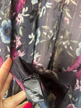 Load image into Gallery viewer, 5/6X Torrid Floral Metallic Plus Size Chiffon Shirttail Kimono

