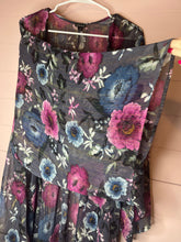 Load image into Gallery viewer, 5/6X Torrid Floral Metallic Plus Size Chiffon Shirttail Kimono
