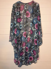 Load image into Gallery viewer, 5/6X Torrid Floral Metallic Plus Size Chiffon Shirttail Kimono

