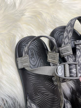 Load image into Gallery viewer, Size 11 Chaco Sandals
