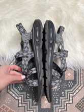 Load image into Gallery viewer, Size 11 Chaco Sandals
