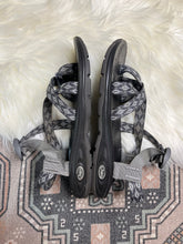 Load image into Gallery viewer, Size 11 Chaco Sandals
