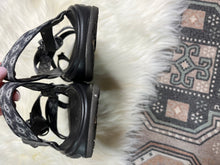 Load image into Gallery viewer, Size 11 Chaco Sandals
