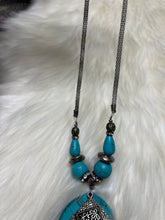 Load image into Gallery viewer, Silver &amp; Turquoise Western Necklace
