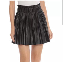 Load image into Gallery viewer, 7FAM Medium NWT Dark Green Faux Leather Pleated Mini Skirt

