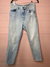 Load image into Gallery viewer, Size 6/28 Good American High Rise Light Wash Denim Jeans
