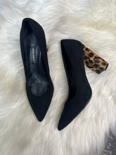 Load image into Gallery viewer, Size 7 Nine West Leopard Calf Hair Pointy Block Heels

