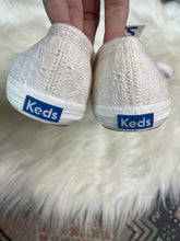 Load image into Gallery viewer, Size 8.5 Keds NWT Floral Lace Sneakers
