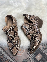 Load image into Gallery viewer, 7.5 Time &amp; Tru Snake Print Ankle Booties

