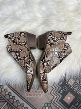 Load image into Gallery viewer, 7.5 Time &amp; Tru Snake Print Ankle Booties
