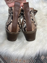 Load image into Gallery viewer, 7.5 Time &amp; Tru Snake Print Ankle Booties
