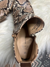 Load image into Gallery viewer, 7.5 Time &amp; Tru Snake Print Ankle Booties
