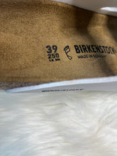 Load image into Gallery viewer, 8/8.5 (39) Birkenstock White Slip On Sandals
