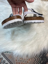 Load image into Gallery viewer, 8/8.5 (39) Birkenstock White Slip On Sandals
