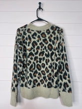 Load image into Gallery viewer, Medium Time &amp; Tru Fuzzy Leopard Sweater
