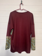 Load image into Gallery viewer, 2X Sunshine &amp; Rodeos Leopard Gold Sequin Color Block Plus Size Long Sleeve Top
