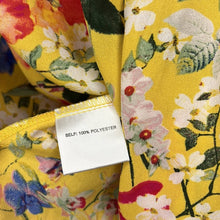 Load image into Gallery viewer, 2X Rose + Olive Plus Size Yellow Floral Sleeveless Top
