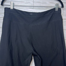 Load image into Gallery viewer, Medium Lucy Black Short Cropped High Rise Yoga Pants
