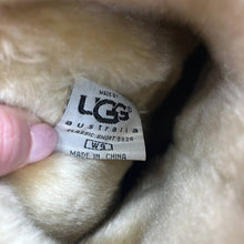 Load image into Gallery viewer, Sz 9 Ugg Tan Sheep Skin Fur Lined Boots Shoes
