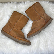 Load image into Gallery viewer, Sz 9 Ugg Tan Sheep Skin Fur Lined Boots Shoes
