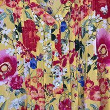 Load image into Gallery viewer, 2X Rose + Olive Plus Size Yellow Floral Sleeveless Top

