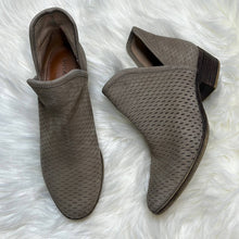 Load image into Gallery viewer, Sz 7 Lucky Brand Taupe Perforated Almond Toe Ankle Booties Shoes
