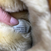 Load image into Gallery viewer, Sz 9 Ugg Tan Sheep Skin Fur Lined Boots Shoes
