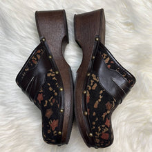 Load image into Gallery viewer, Sz 10 Maurice’s Floral Corduroy Brown Platform Clogs Shoes
