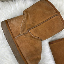 Load image into Gallery viewer, Sz 9 Ugg Tan Sheep Skin Fur Lined Boots Shoes
