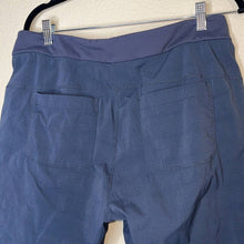 Load image into Gallery viewer, Size 14 Athleta Plus Gray Trekkie Crop Pants
