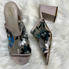 Load image into Gallery viewer, Sz 9.5 Seychelles Anthropologie Embroidered Floral Slip On Heel Sandals Shoes
