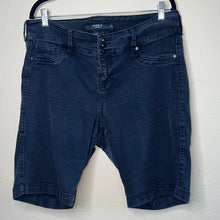 Load image into Gallery viewer, Size 18 Torrid Plus Size Black Denim Shorts
