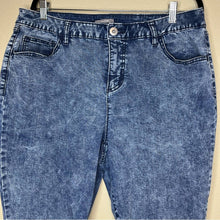 Load image into Gallery viewer, Size 16W Maurice’s Plus Size High Rise Acid Wash Cropped Jeans
