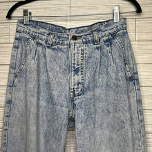 Load image into Gallery viewer, 29x34 Levi’s Vintage Orange Tab High Rise Mom Jeans
