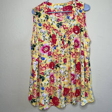Load image into Gallery viewer, 2X Rose + Olive Plus Size Yellow Floral Sleeveless Top
