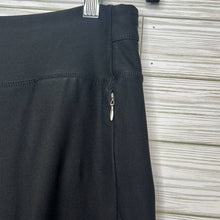 Load image into Gallery viewer, Medium Lucy Black Short Cropped High Rise Yoga Pants
