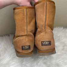 Load image into Gallery viewer, Sz 9 Ugg Tan Sheep Skin Fur Lined Boots Shoes
